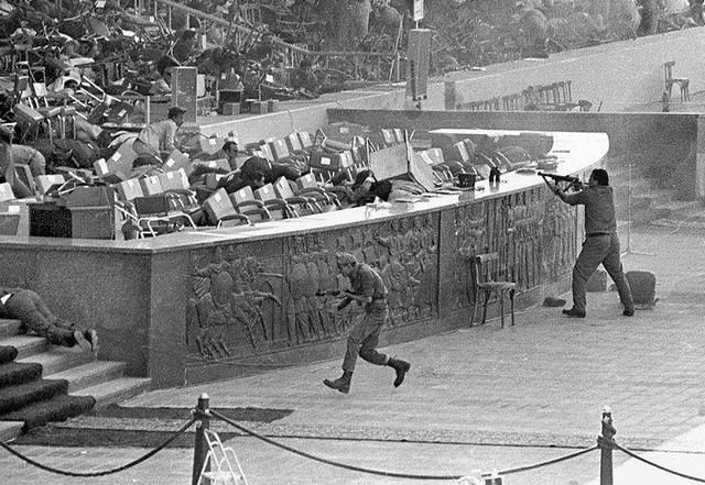 回顧歷史教訓(xùn)，從1981年閱兵中汲取的經(jīng)驗(yàn)與反思，回顧歷史教訓(xùn)，從1981年閱兵中汲取的經(jīng)驗(yàn)與啟示