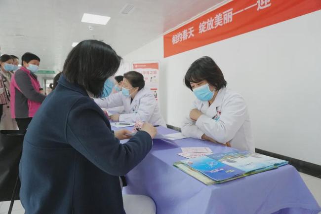 女性醫(yī)院咨詢免費(fèi)，關(guān)愛女性健康，專業(yè)醫(yī)療咨詢就在您身邊，女性健康咨詢免費(fèi)熱線，專業(yè)醫(yī)療關(guān)懷，守護(hù)女性健康之路