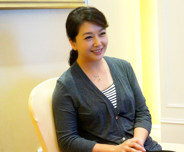 田小潔與江珊的年齡差異，揭秘明星間的歲月秘密，田小潔與江珊年齡差異揭秘，明星間的年齡之謎探秘